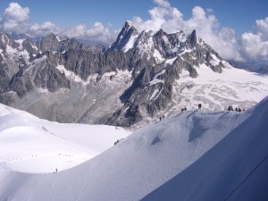 Steep ridge on the way to the Cosmiques hut