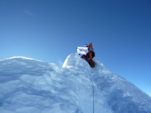 Me w WFP flag Manaslu