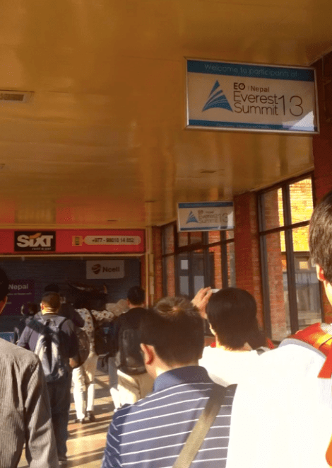 Sign greeting Everest 2013 climbers