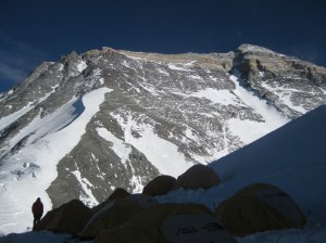 Snowy ridge up towards Camp Two 14 - pirma stovykla ant S Balno ir kelias i antra stovykla i virsu