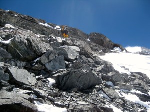 Rock scrambling on the way to Camp 3 17 - Paliekant antra stovykla - kopimas uolomis