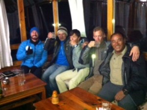 First night of the expedition at Dorje's lodge in Phakding - Junkies' bonding time